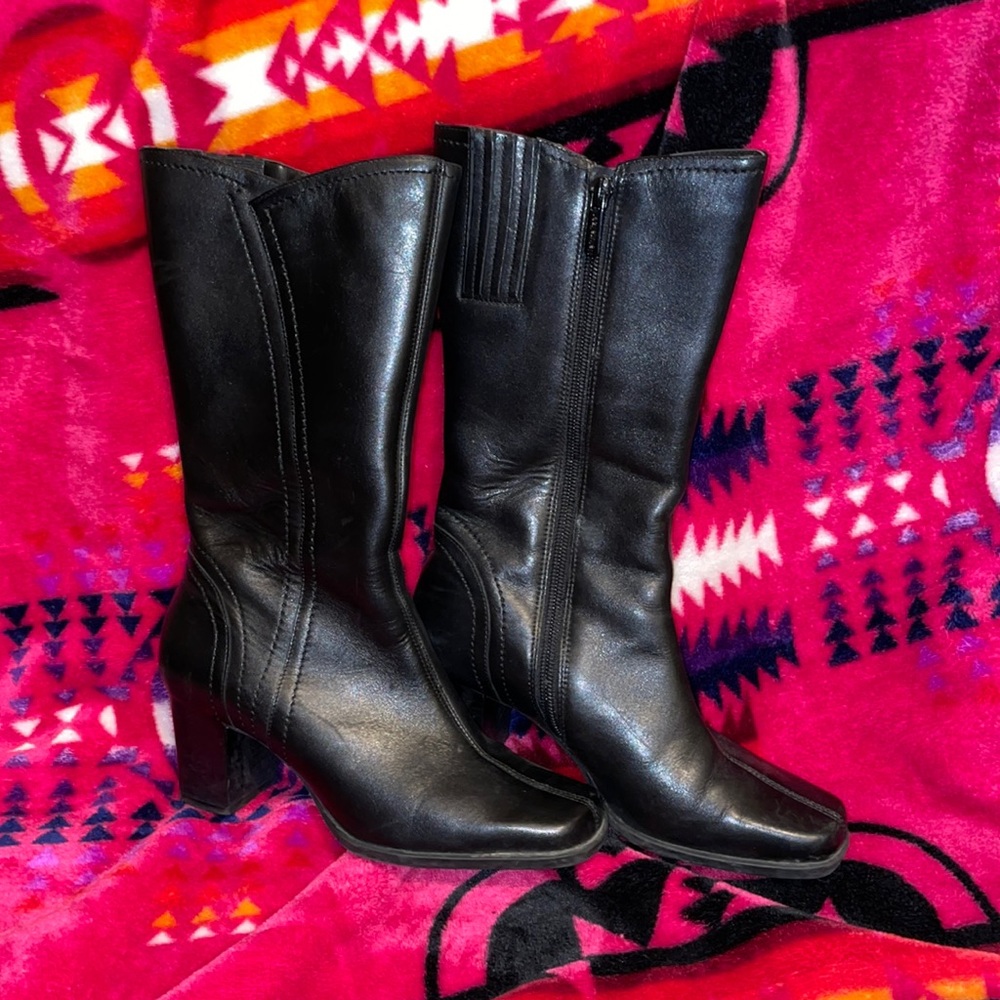 Naturalizer Leather Boot Size 5, minimal wear